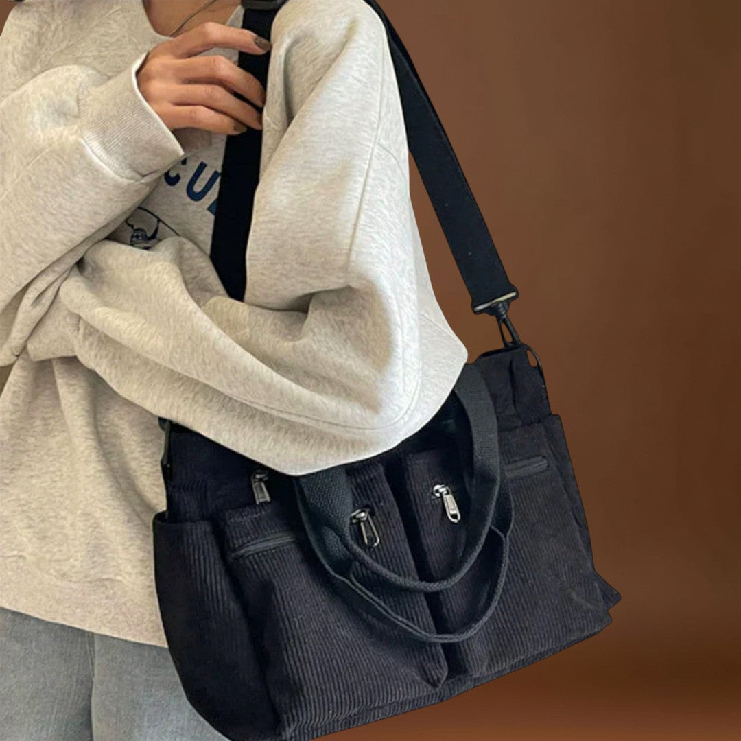 Maria. - Mala com vários bolsos