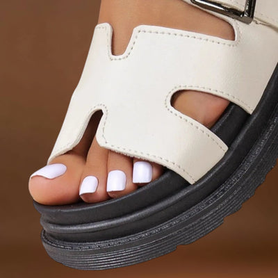 Rosinha - Sandálias ortopédicas com design em H