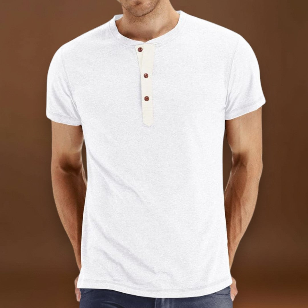 T-Shirt Henley – Malha Macia e Gola Ajustável
