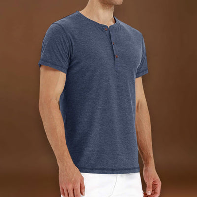 T-Shirt Henley – Malha Macia e Gola Ajustável