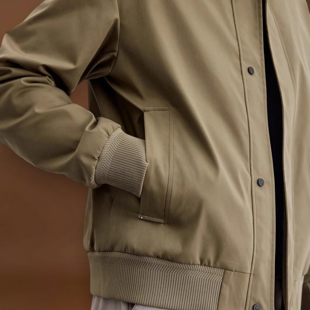 Casaco - Mistura de Lona Ajustada e Camadas Estruturadas