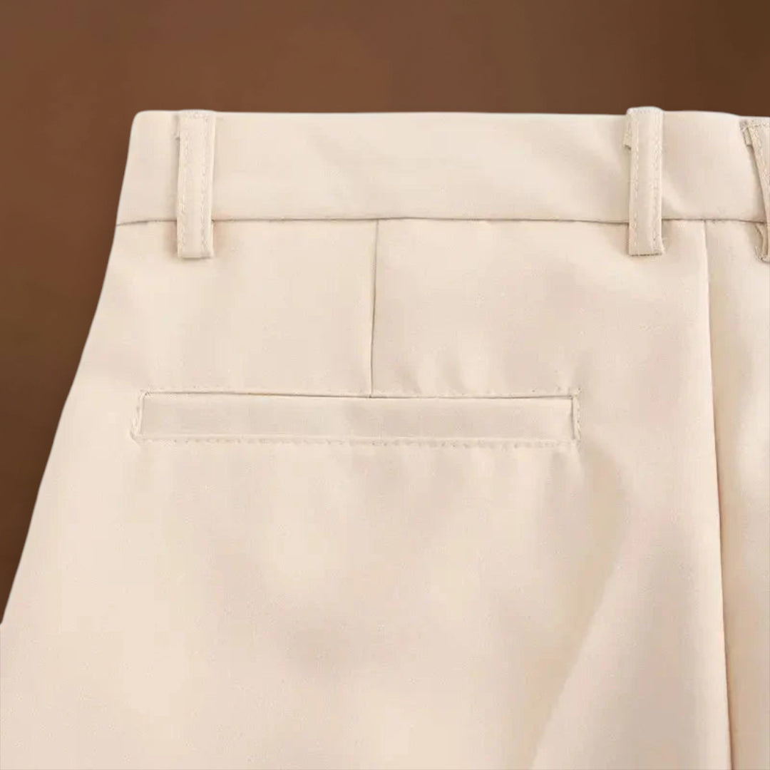 Calças – Cintura Estruturada em Mistura de Poliéster e Ajuste Limpo