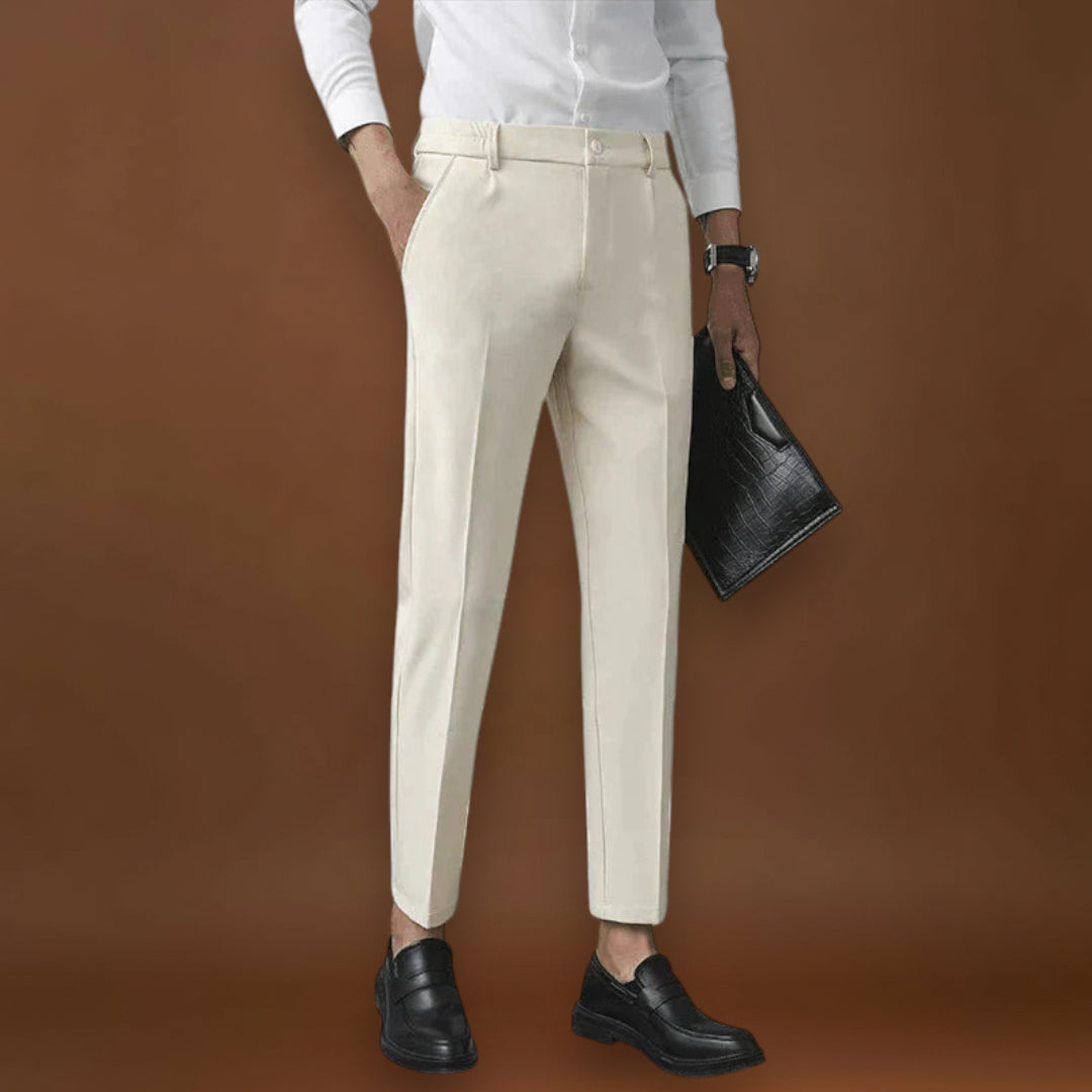 Calças – Cintura Estruturada em Mistura de Poliéster e Ajuste Limpo