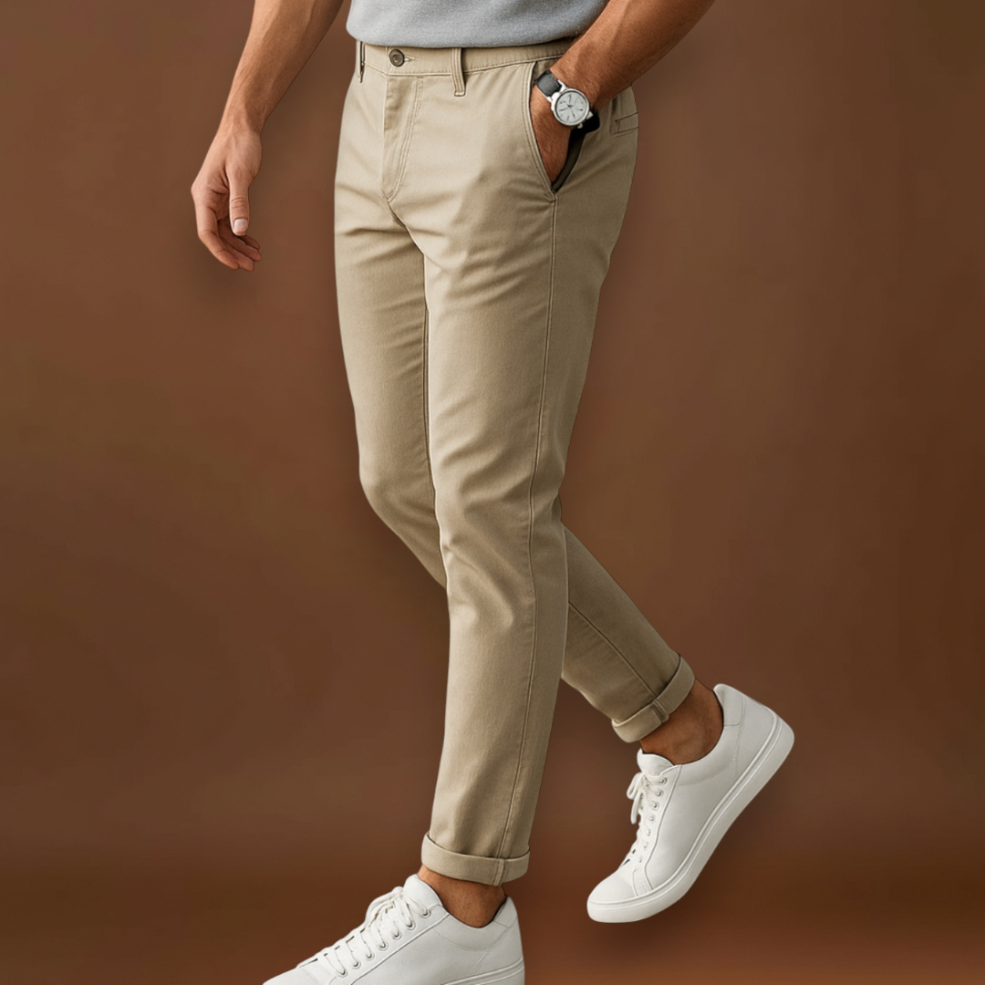 Calças - Corte Ajustado em Mistura Suave e Acabamento Justo nos Tornozelos