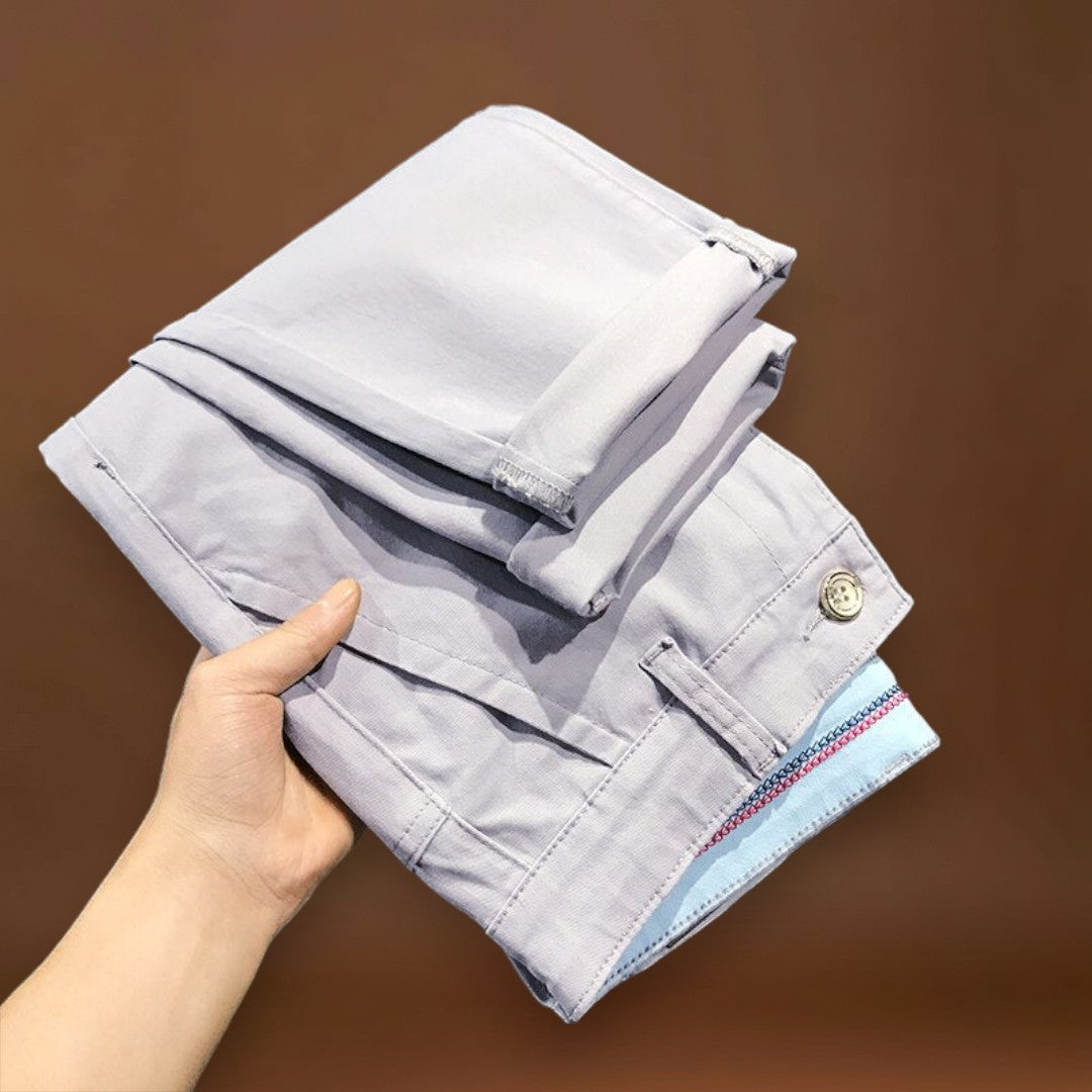 Calças - Corte Ajustado em Mistura Suave e Acabamento Justo nos Tornozelos