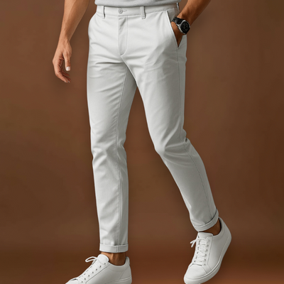 Calças - Corte Ajustado em Mistura Suave e Acabamento Justo nos Tornozelos