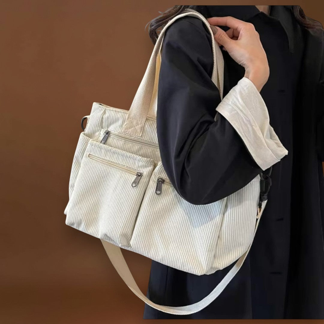 Maria. - Mala com vários bolsos