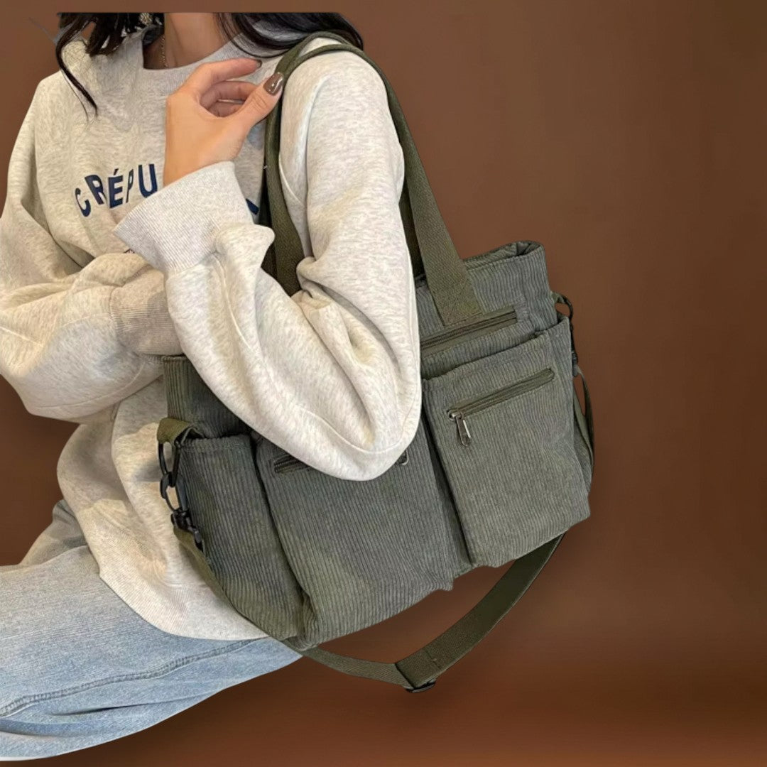 Maria. - Mala com vários bolsos