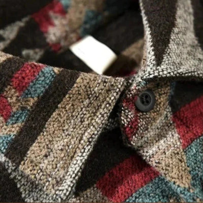 Camisa Casaco – Mistura de Tecido com Padrão Asteca e Forma Aconchegante