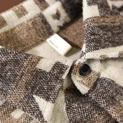 Camisa Casaco – Mistura de Tecido com Padrão Asteca e Forma Aconchegante