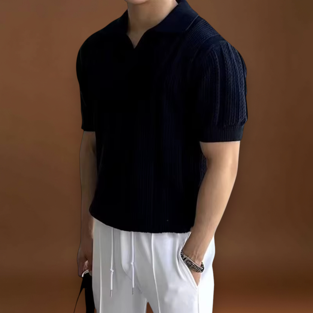 Camisa – Malha com Gola Aberta e Fluxo de Ar Respirável