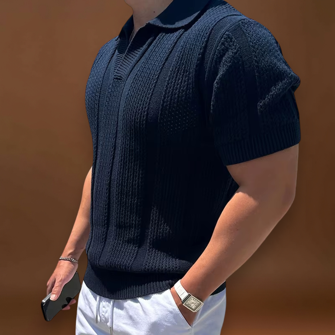 Camisa – Malha com Gola Aberta e Fluxo de Ar Respirável