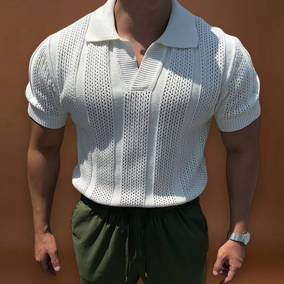 Camisa – Malha com Gola Aberta e Fluxo de Ar Respirável