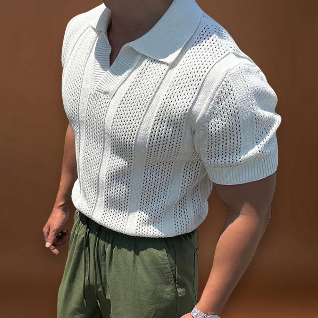 Camisa – Malha com Gola Aberta e Fluxo de Ar Respirável