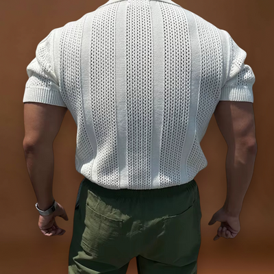 Camisa – Malha com Gola Aberta e Fluxo de Ar Respirável