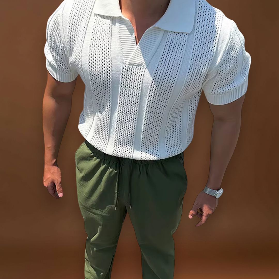 Camisa – Malha com Gola Aberta e Fluxo de Ar Respirável