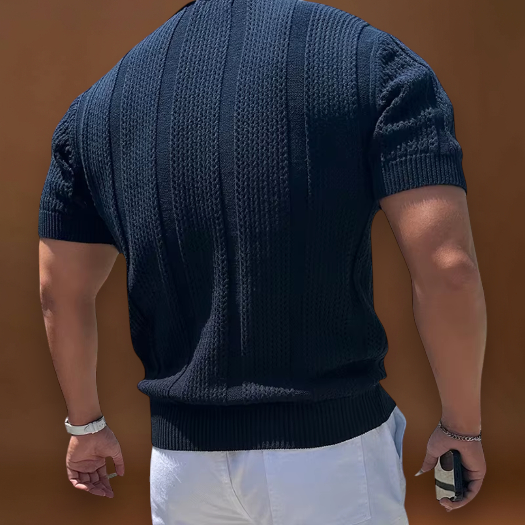 Camisa – Malha com Gola Aberta e Fluxo de Ar Respirável