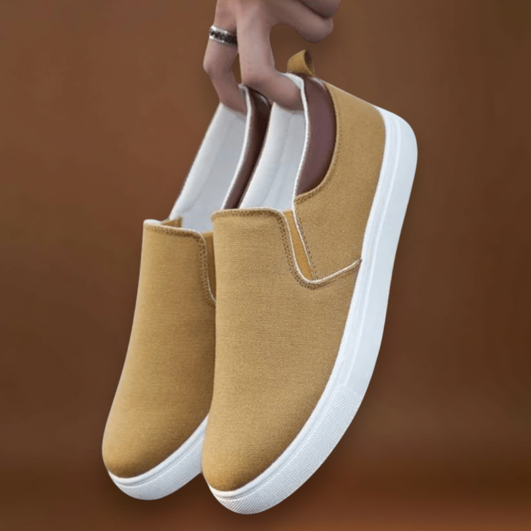 Sapatilhas Slip On - Parte Superior em Mistura de Lona e Sola Flexível