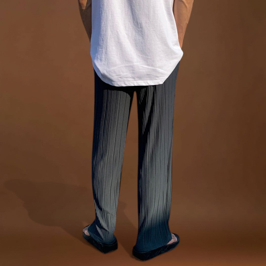 Calças - Frente Plissada e Corte Relaxado para Movimento Fácil