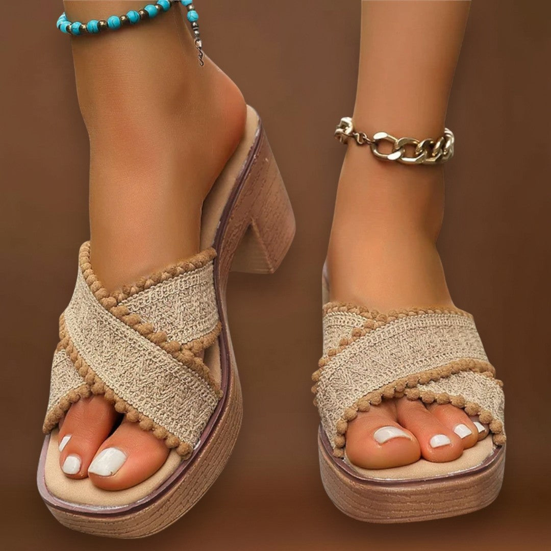 Camila - Saltos grossos com tiras cruzadas