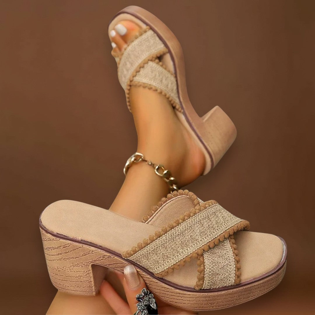 Camila - Saltos grossos com tiras cruzadas